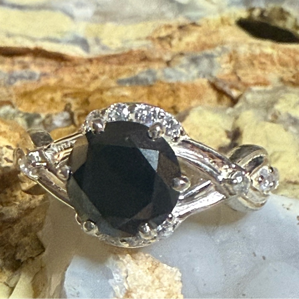 2.50 ct Silver ring, with nature Black and clear diamonds. Ring 7 New/Real